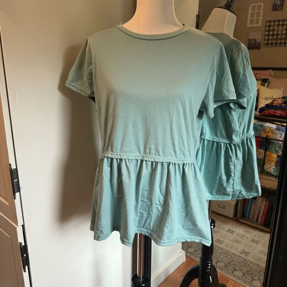 10 for $10 🔥For G and PL XL Blue Peplum Tee didn’t fit me runs like L🔥